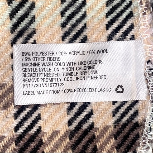 Universal Thread Cream Plaid Button-Down Jacket, Size Medium - Picture 10 of 10